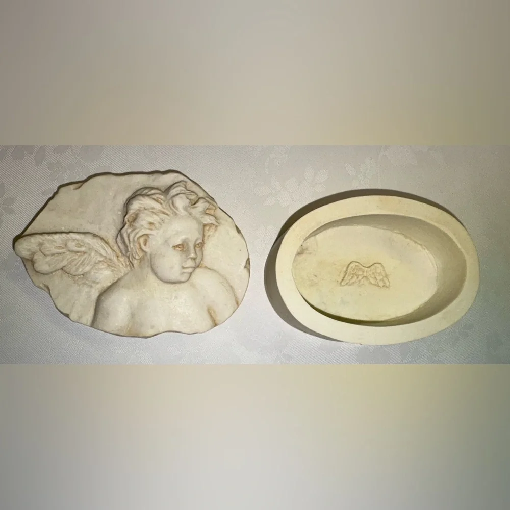 EUC Trinket Box: Hen-Feathers & Co., Cherub in Relief on Lid